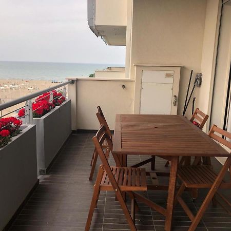 Apartamento Brezza Da Mare Rímini Exterior foto