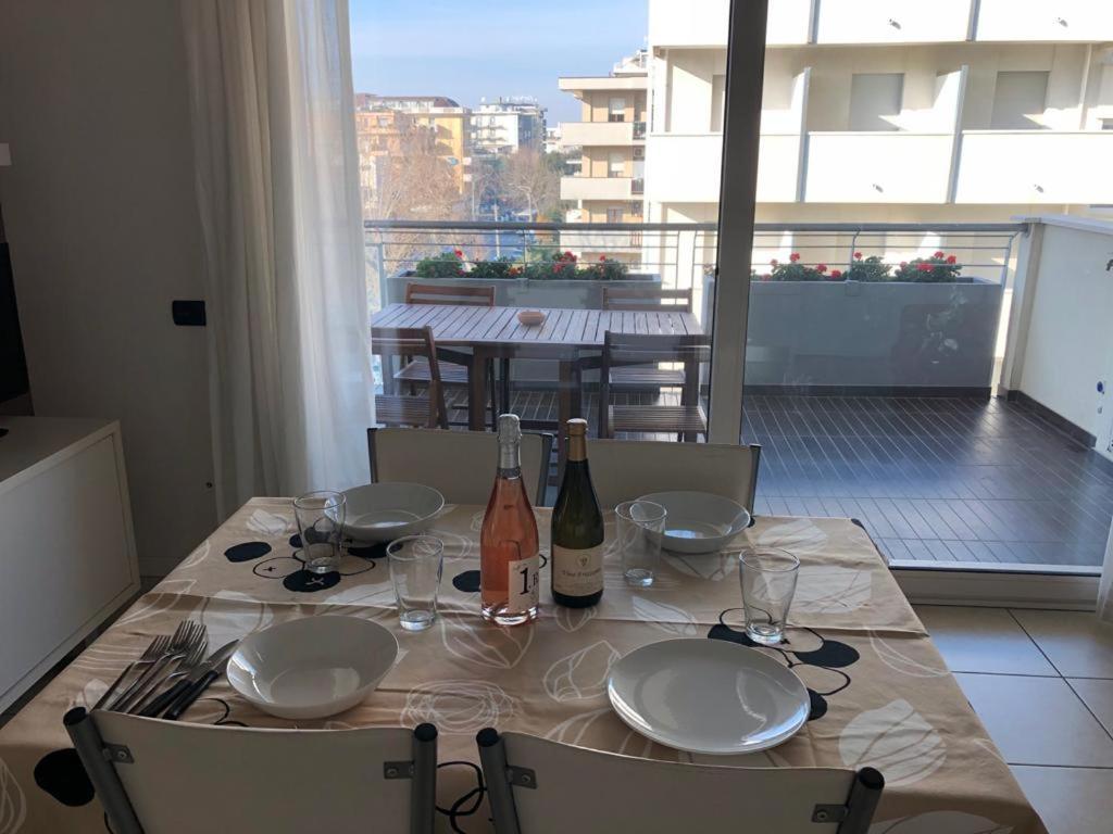 Apartamento Brezza Da Mare Rímini Exterior foto