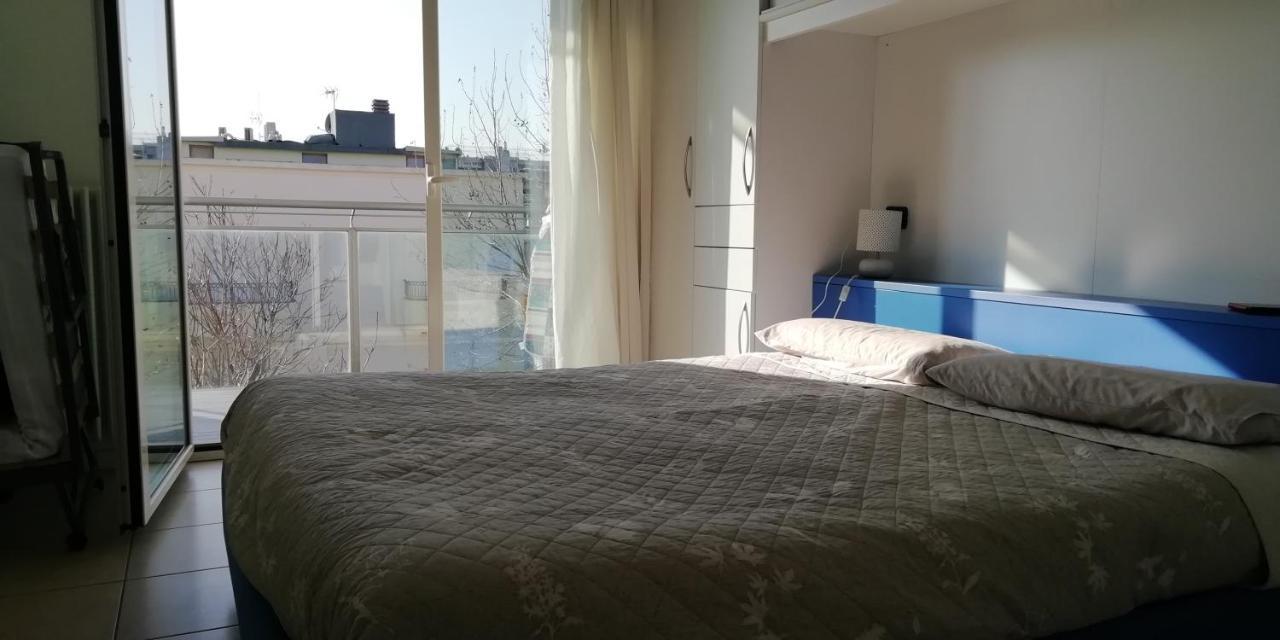 Apartamento Brezza Da Mare Rímini Exterior foto