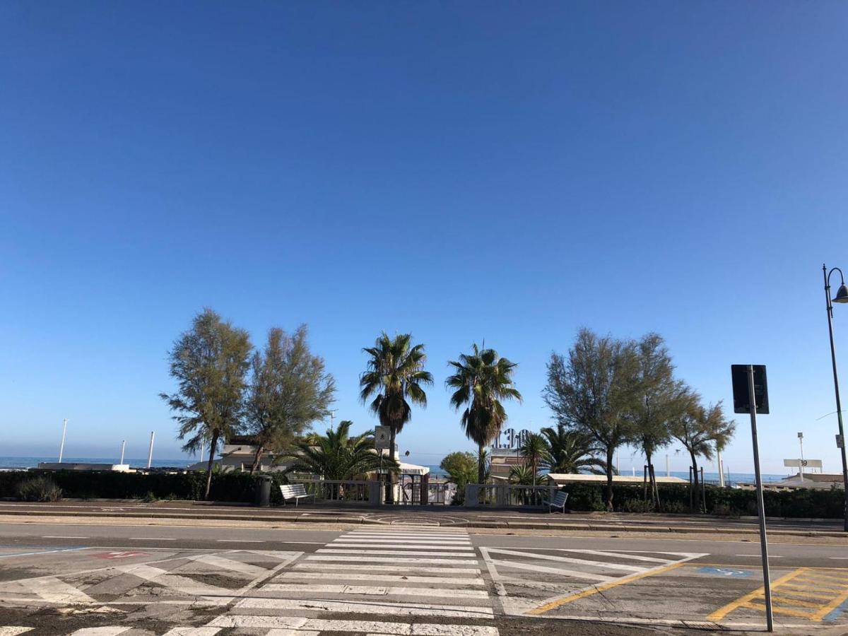 Apartamento Brezza Da Mare Rímini Exterior foto